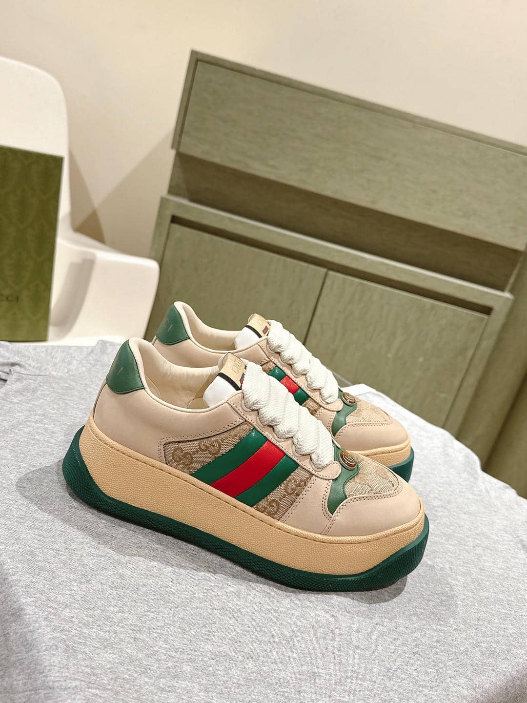 002 Sneaker